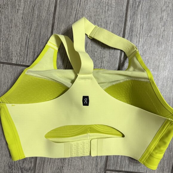 On Cloud Running Performance Sports Bra Size Medium, Racerback Yellow Neon Color - Picture 2 of 3